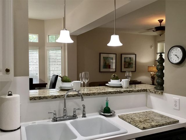 3 N Spiral Vine Circle, Montgomery, TX 77381