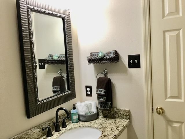 3 N Spiral Vine Circle, Montgomery, TX 77381