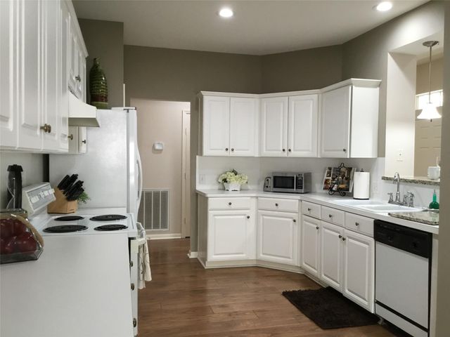 3 N Spiral Vine Circle, Montgomery, TX 77381