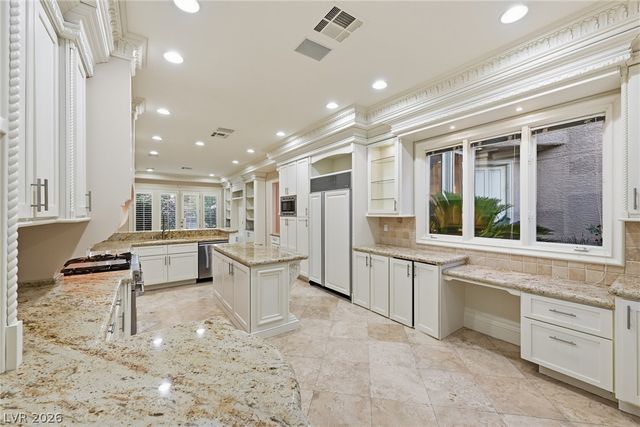 7980 Castle Pines Avenue, Las Vegas, NV 89113