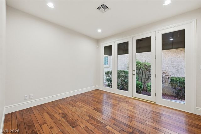 7980 Castle Pines Avenue, Las Vegas, NV 89113