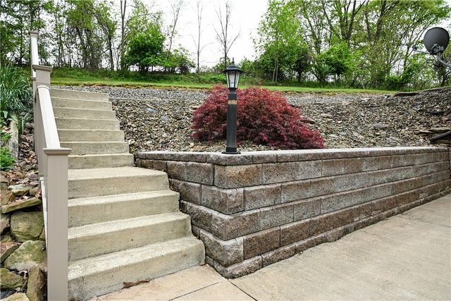 124 Dalton Ln, Hempfield Twp, PA 15625