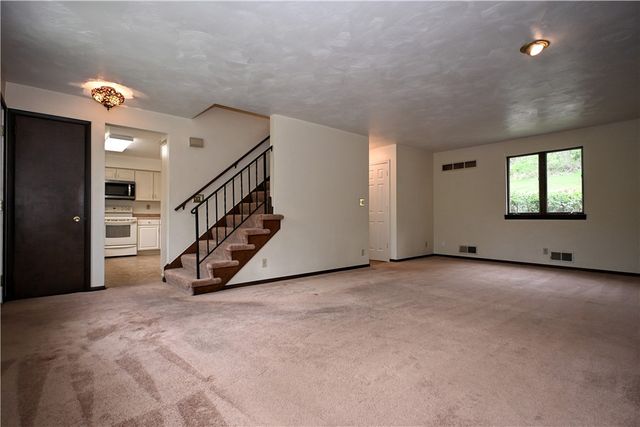 124 Dalton Ln, Hempfield Twp, PA 15625