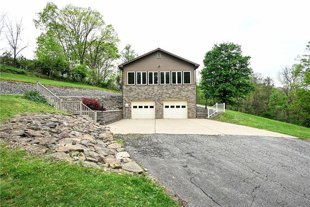 124 Dalton Ln, Hempfield Twp, PA 15625