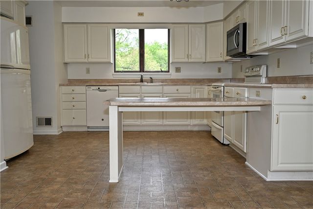 124 Dalton Ln, Hempfield Twp, PA 15625