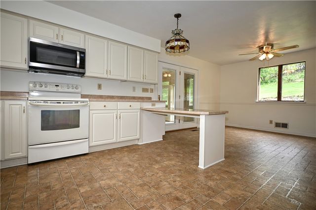 124 Dalton Ln, Hempfield Twp, PA 15625