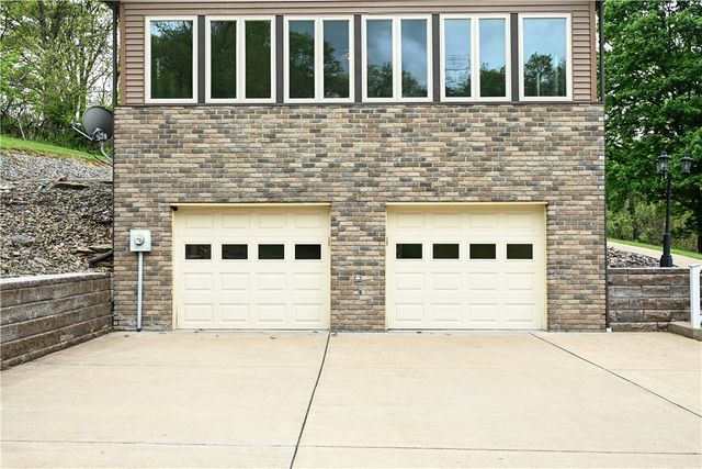 124 Dalton Ln, Hempfield Twp, PA 15625