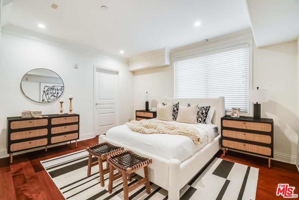 Image 10 of property listing at 11749 Goshen Avenue 402, Los Angeles, CA 90049