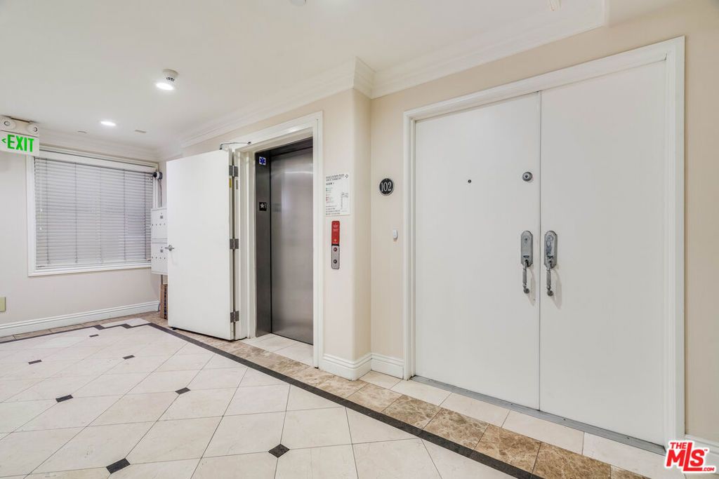 Image 17 of property listing at 11749 Goshen Avenue 402, Los Angeles, CA 90049