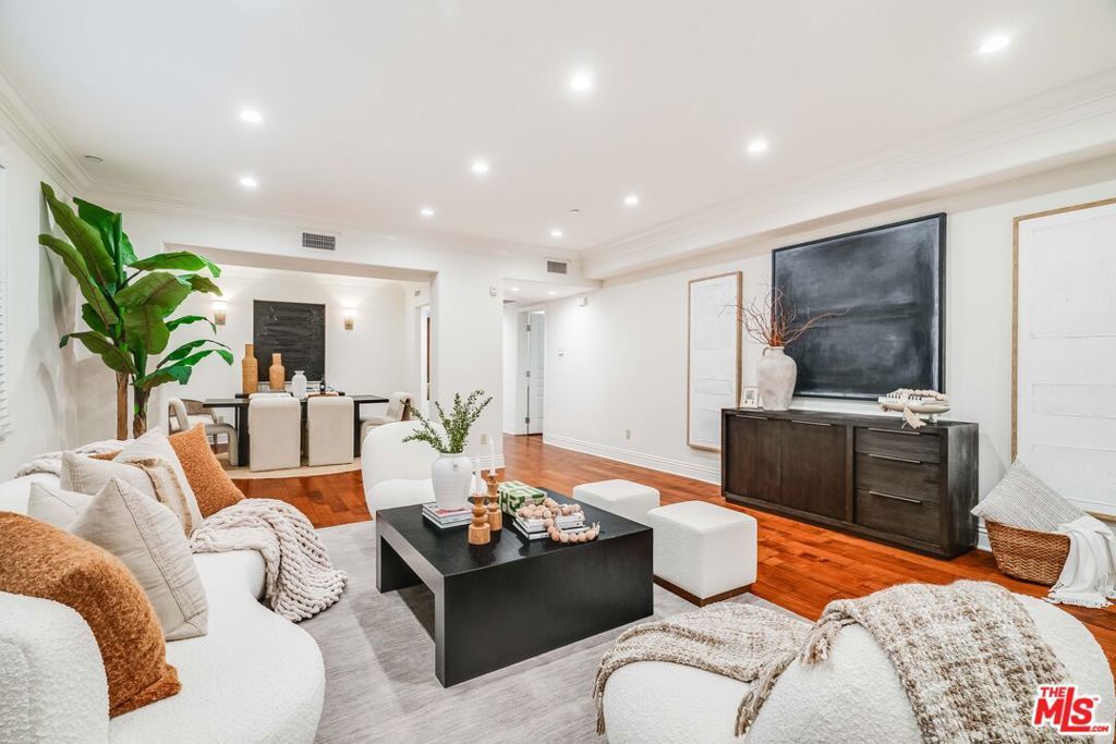 Image 3 of property listing at 11749 Goshen Avenue 402, Los Angeles, CA 90049