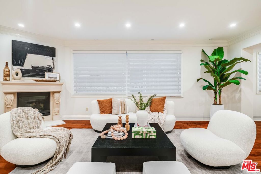 Image 4 of property listing at 11749 Goshen Avenue 402, Los Angeles, CA 90049