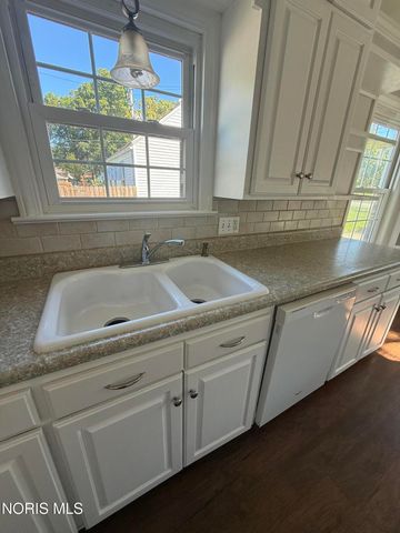4114 S Detroit Avenue, Toledo, OH 43614