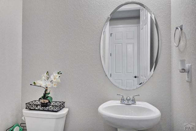 3434 Bella Luna Dr, Pueblo, CO 81001