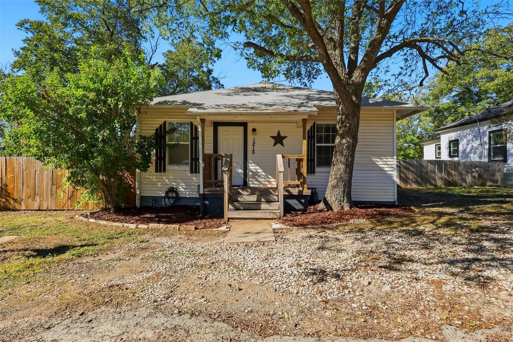 1215 Porter ST, Taylor, TX 76574