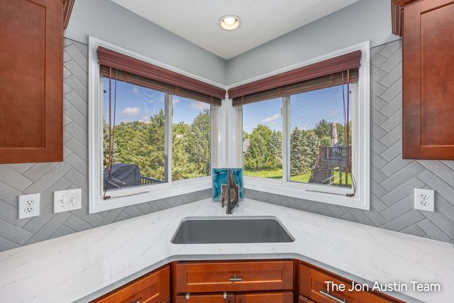 3461 Mason Ridge Drive NE, Grand Rapids, MI 49525