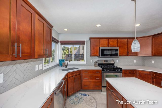 3461 Mason Ridge Drive NE, Grand Rapids, MI 49525