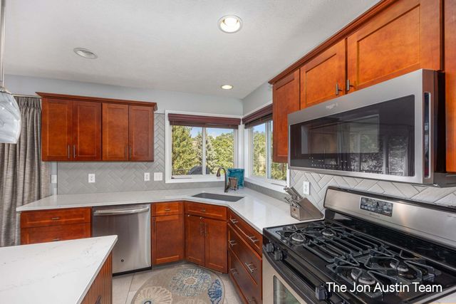 3461 Mason Ridge Drive NE, Grand Rapids, MI 49525