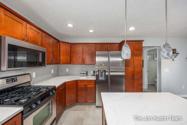 3461 Mason Ridge Drive NE, Grand Rapids, MI 49525