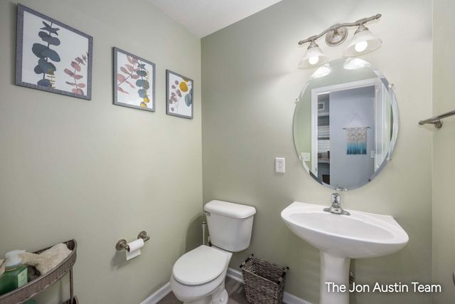3461 Mason Ridge Drive NE, Grand Rapids, MI 49525