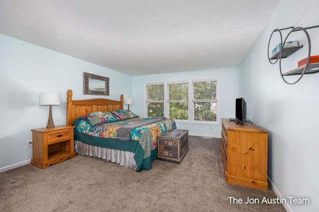 3461 Mason Ridge Drive NE, Grand Rapids, MI 49525