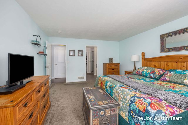 3461 Mason Ridge Drive NE, Grand Rapids, MI 49525