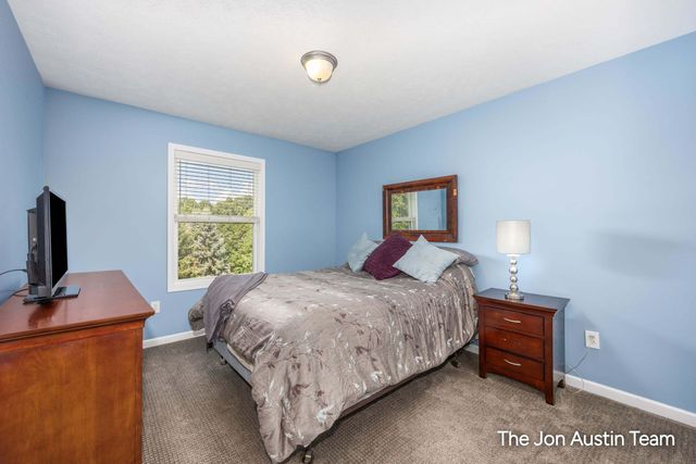 3461 Mason Ridge Drive NE, Grand Rapids, MI 49525