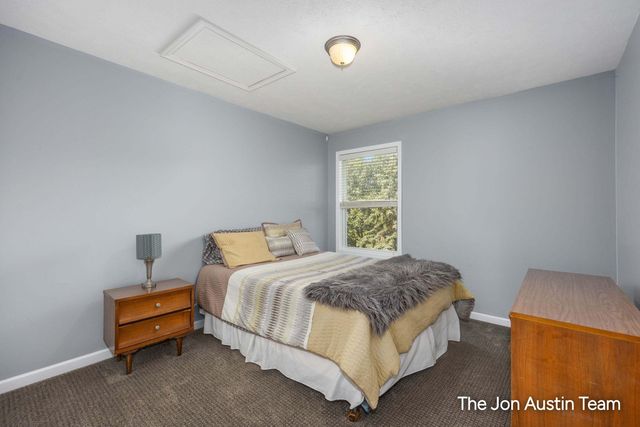 3461 Mason Ridge Drive NE, Grand Rapids, MI 49525