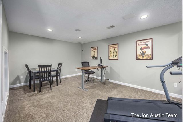 3461 Mason Ridge Drive NE, Grand Rapids, MI 49525