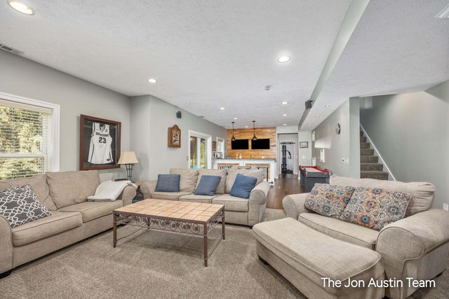 3461 Mason Ridge Drive NE, Grand Rapids, MI 49525