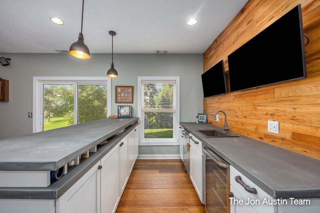 3461 Mason Ridge Drive NE, Grand Rapids, MI 49525
