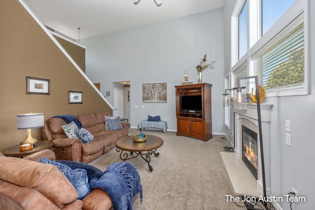 3461 Mason Ridge Drive NE, Grand Rapids, MI 49525