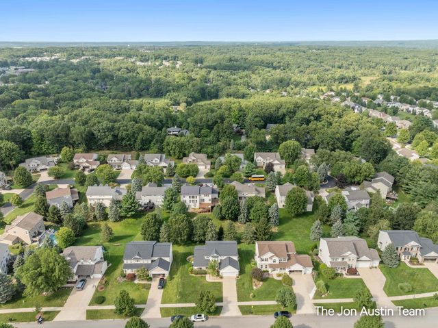 3461 Mason Ridge Drive NE, Grand Rapids, MI 49525