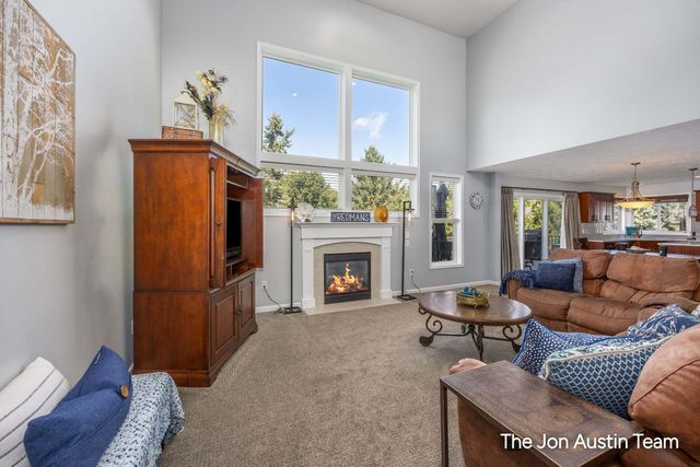 3461 Mason Ridge Drive NE, Grand Rapids, MI 49525