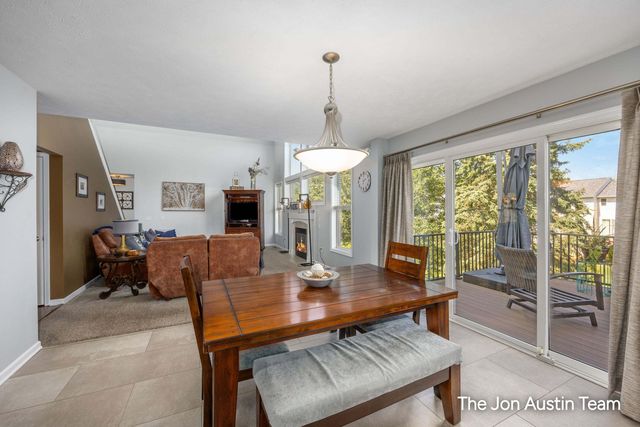 3461 Mason Ridge Drive NE, Grand Rapids, MI 49525