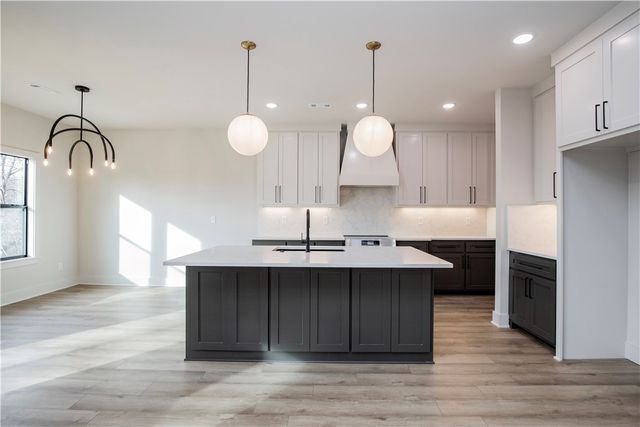 15 Kenninghall Lane, Bella Vista, AR 72715