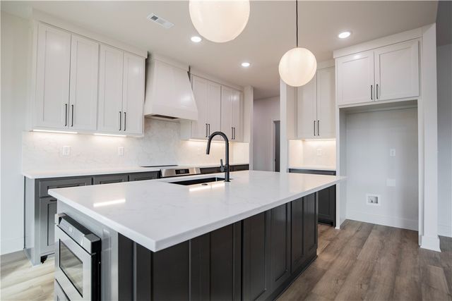 15 Kenninghall Lane, Bella Vista, AR 72715