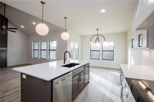 15 Kenninghall Lane, Bella Vista, AR 72715