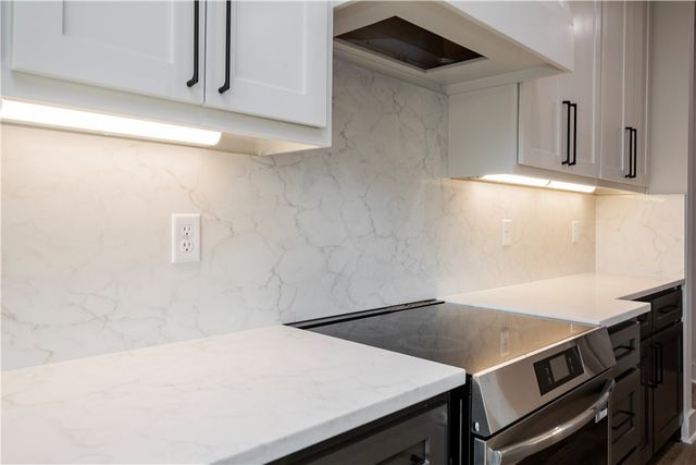 15 Kenninghall Lane, Bella Vista, AR 72715