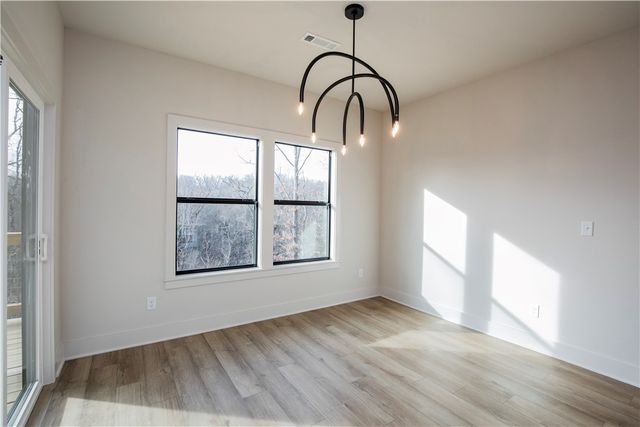 15 Kenninghall Lane, Bella Vista, AR 72715