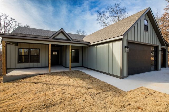 15 Kenninghall Lane, Bella Vista, AR 72715