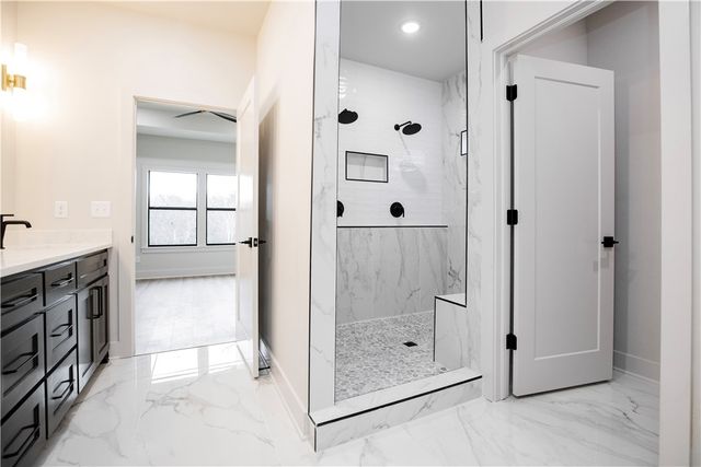 15 Kenninghall Lane, Bella Vista, AR 72715