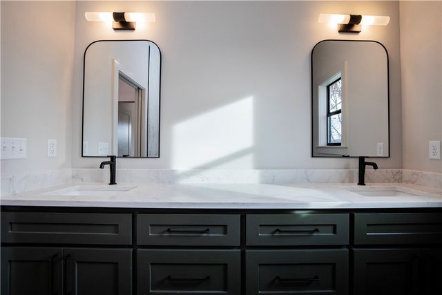 15 Kenninghall Lane, Bella Vista, AR 72715