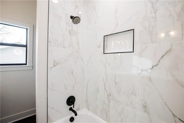 15 Kenninghall Lane, Bella Vista, AR 72715