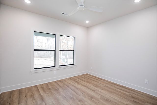 15 Kenninghall Lane, Bella Vista, AR 72715