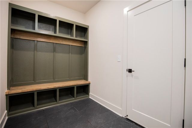 15 Kenninghall Lane, Bella Vista, AR 72715