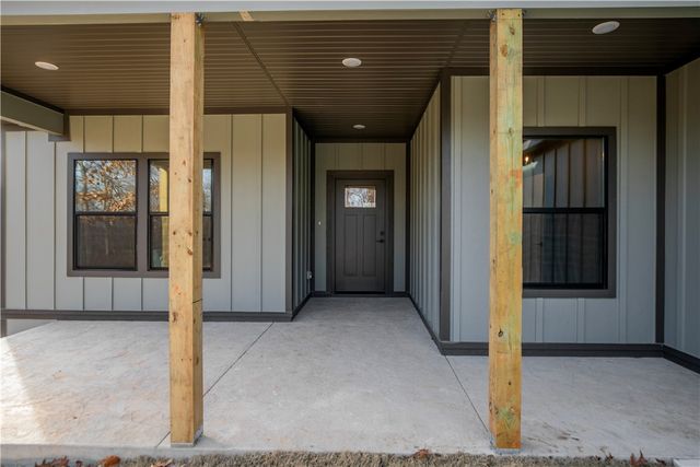 15 Kenninghall Lane, Bella Vista, AR 72715