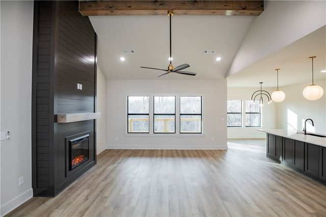 15 Kenninghall Lane, Bella Vista, AR 72715