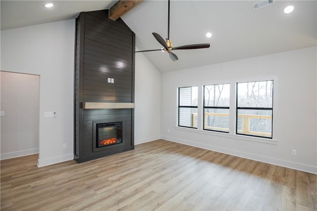 15 Kenninghall Lane, Bella Vista, AR 72715