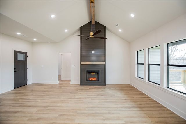 15 Kenninghall Lane, Bella Vista, AR 72715