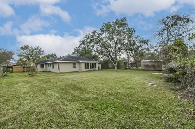 405 N Burnett Drive, Baytown, TX 77520